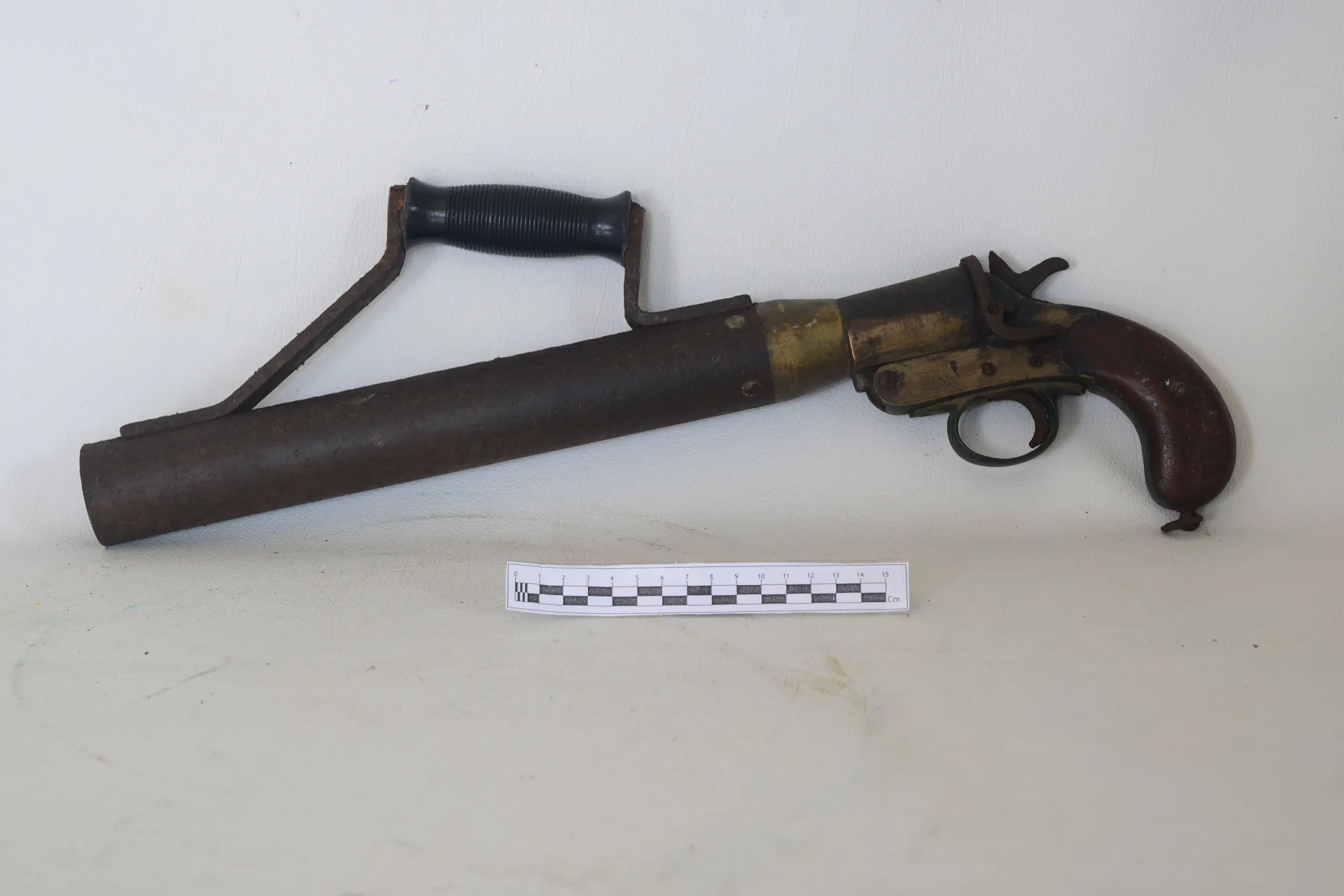 A Gun — image 2