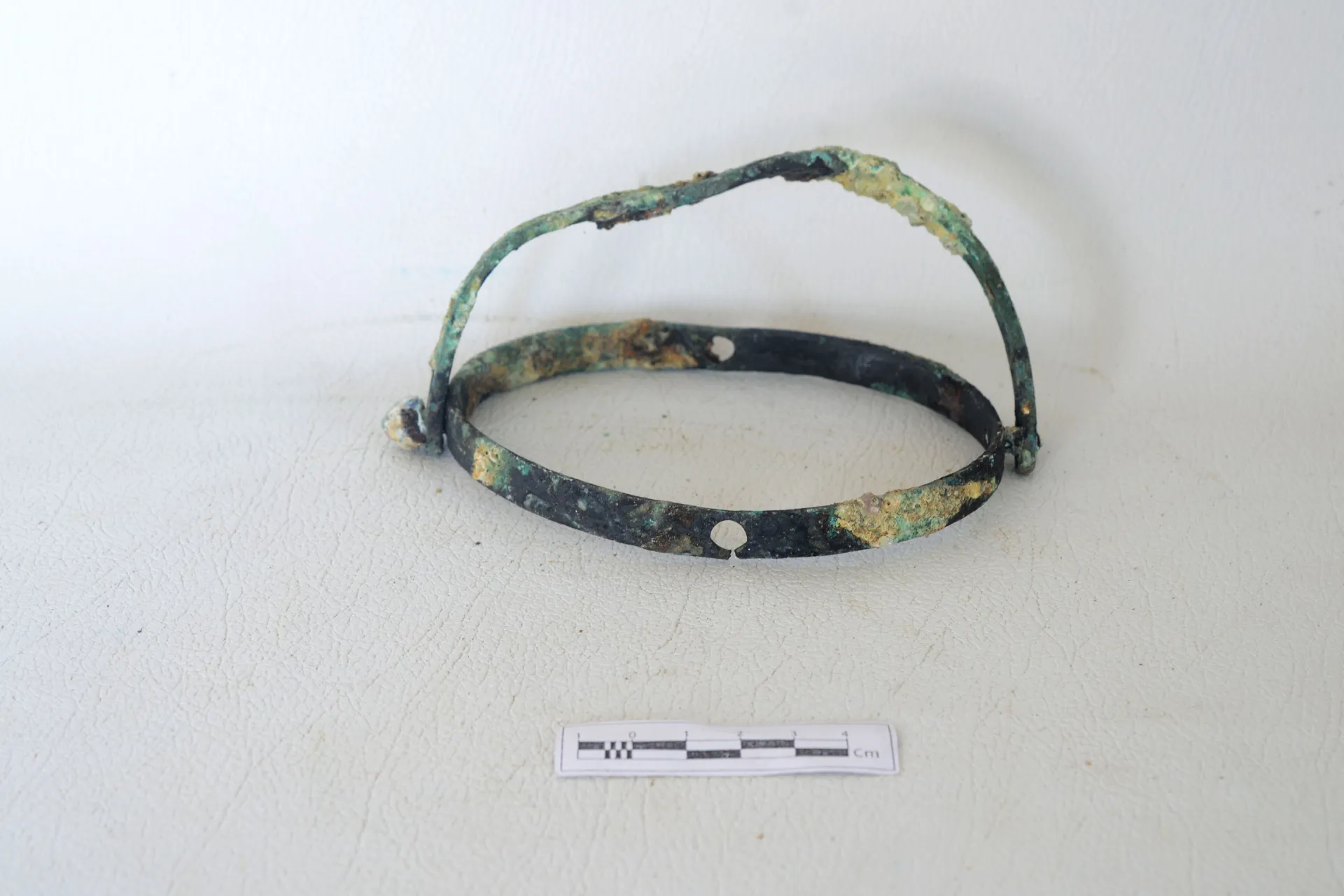 A Copper alloy rim part with a hook . — Maritime Archaeology Museum