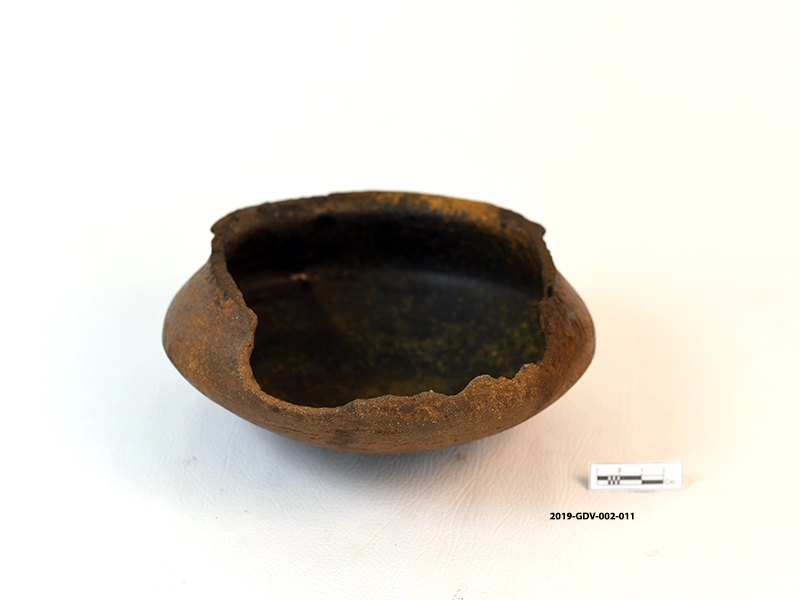 Cooking vessel (broken) — Maritime Archaeology Museum
