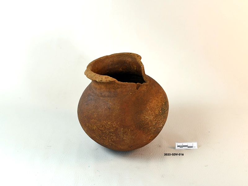 Complete Pot (water container) — Maritime Archaeology Museum